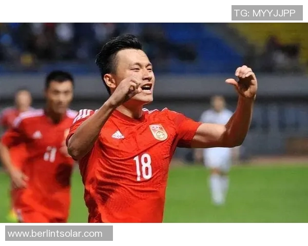 足球明星因高额贷款问题被警方拘留引发舆论热议